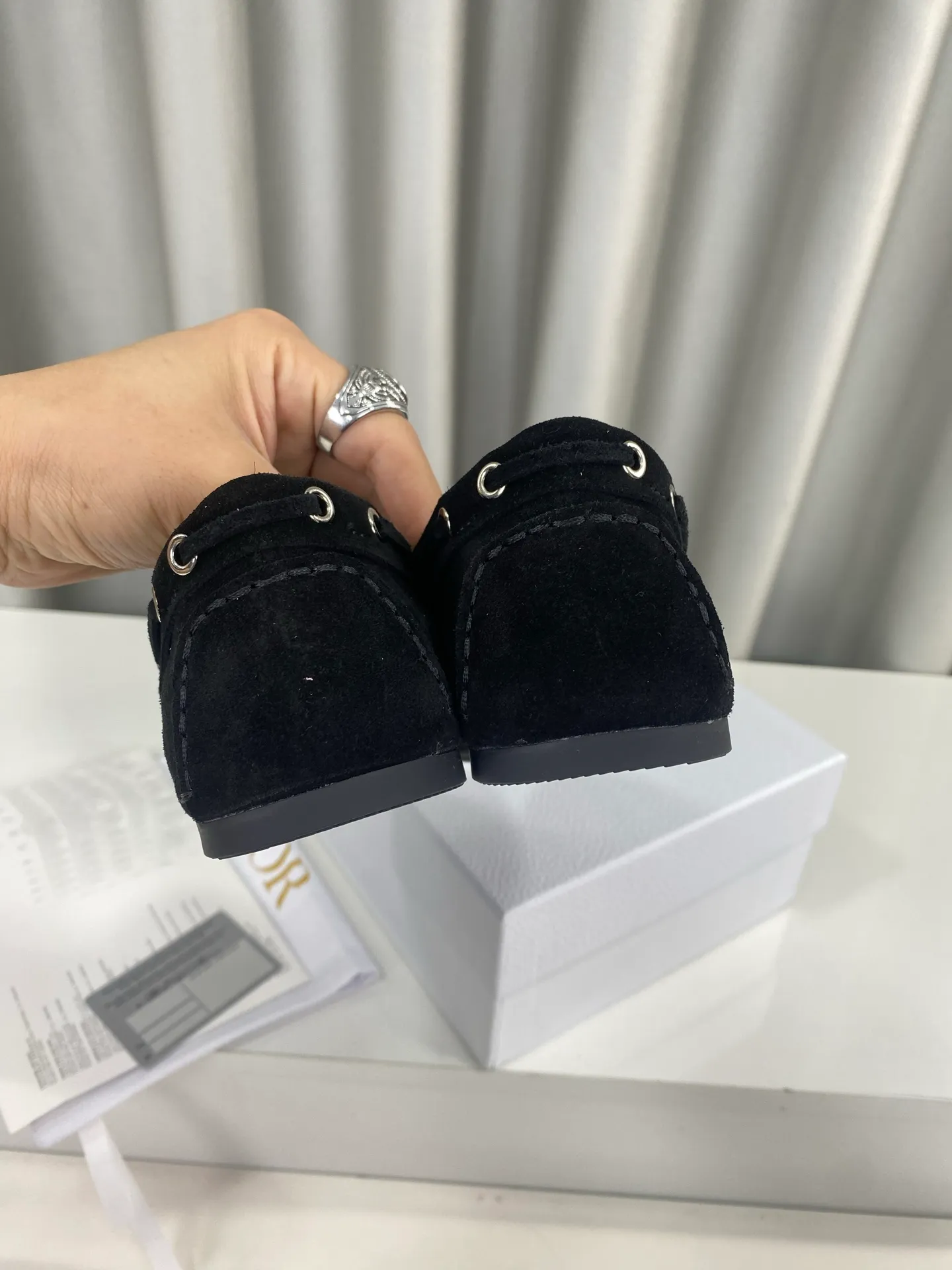 👟👟Ex-factory price 480👟👟 Women's shoes Women's clothing "Exclusive top version" DIOR Dior~25vs spring and summer popular casual flat loafer series... A shoe that does not conflict with shirts, simple partition design, a spring must-have, can be worn with any pants or skirt, very comfortable and beautiful on the feet... ❶Fabric: Original customized cow suede ❷Inner: Original customized sheepskin ❸Feet: sheepskin ❹Outsole: original molded wear-resistant rubber ❺Number of codes: 35-39 (40 customizations are non-refundable) ❻Packaging: Original full set of packaging ☀Color: 5 colors available simultaneously on the official website